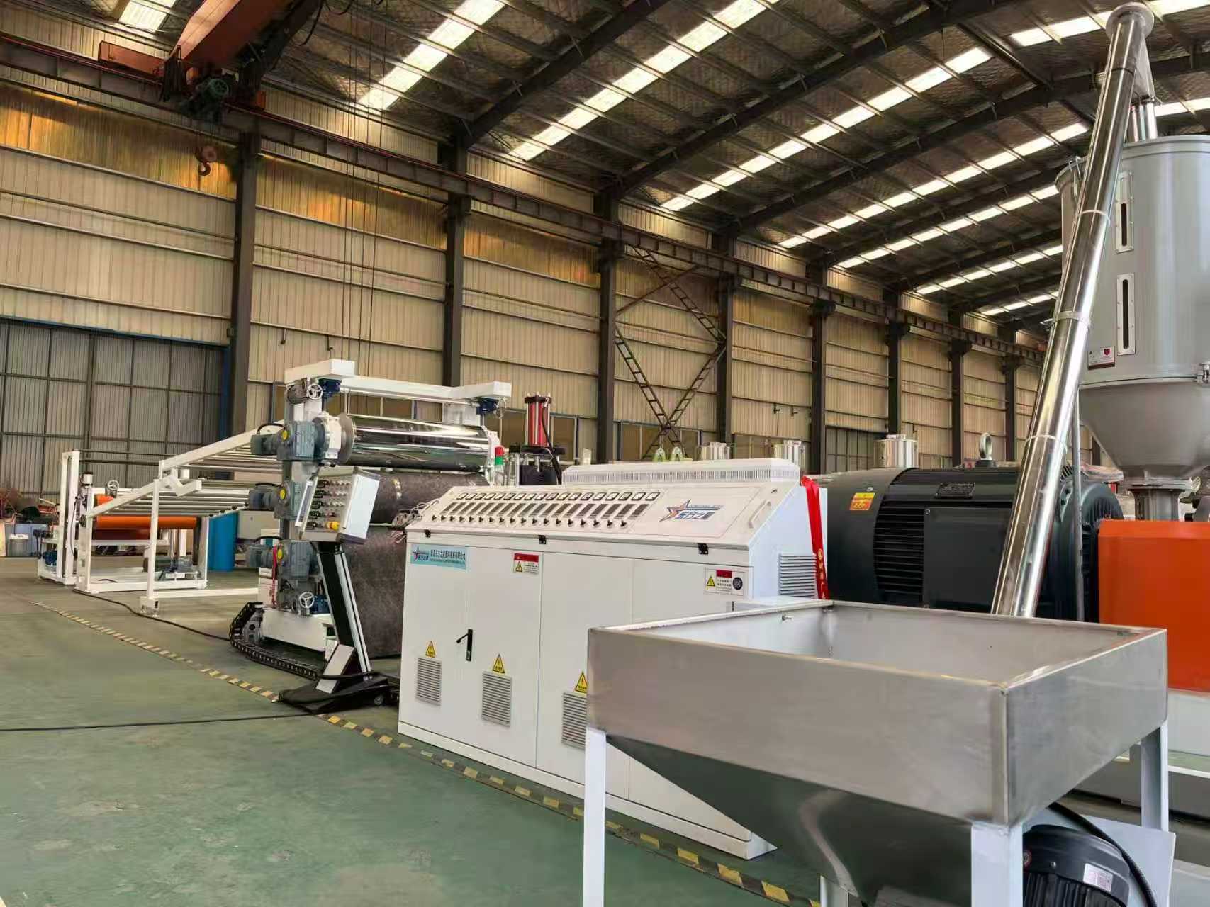 Qingdao EastStar, TPE / TPV / TPU / TPR əleyhinə mat avadanlıqları yoxlaması üçün müştəriləri qarşılayır